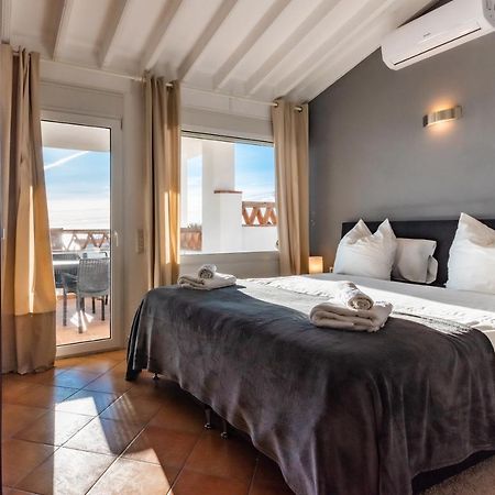 In The Second Line, Modern Beachfront Holiday Home In Costabella, Marbella Exterior foto