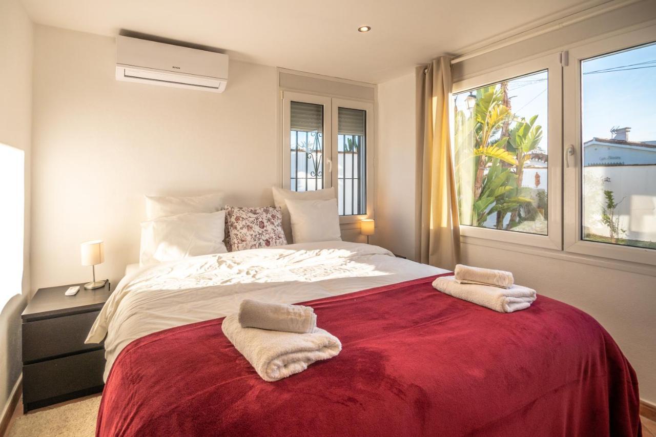 In The Second Line, Modern Beachfront Holiday Home In Costabella, Marbella Exterior foto